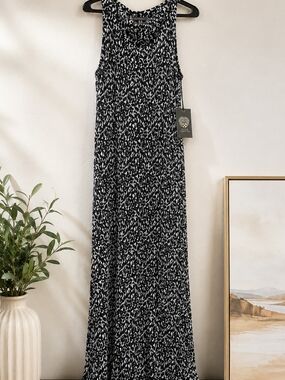 Vince Camuto Black White Pleated Maxi Dress Sleeveless Abstract Print Size M NWT